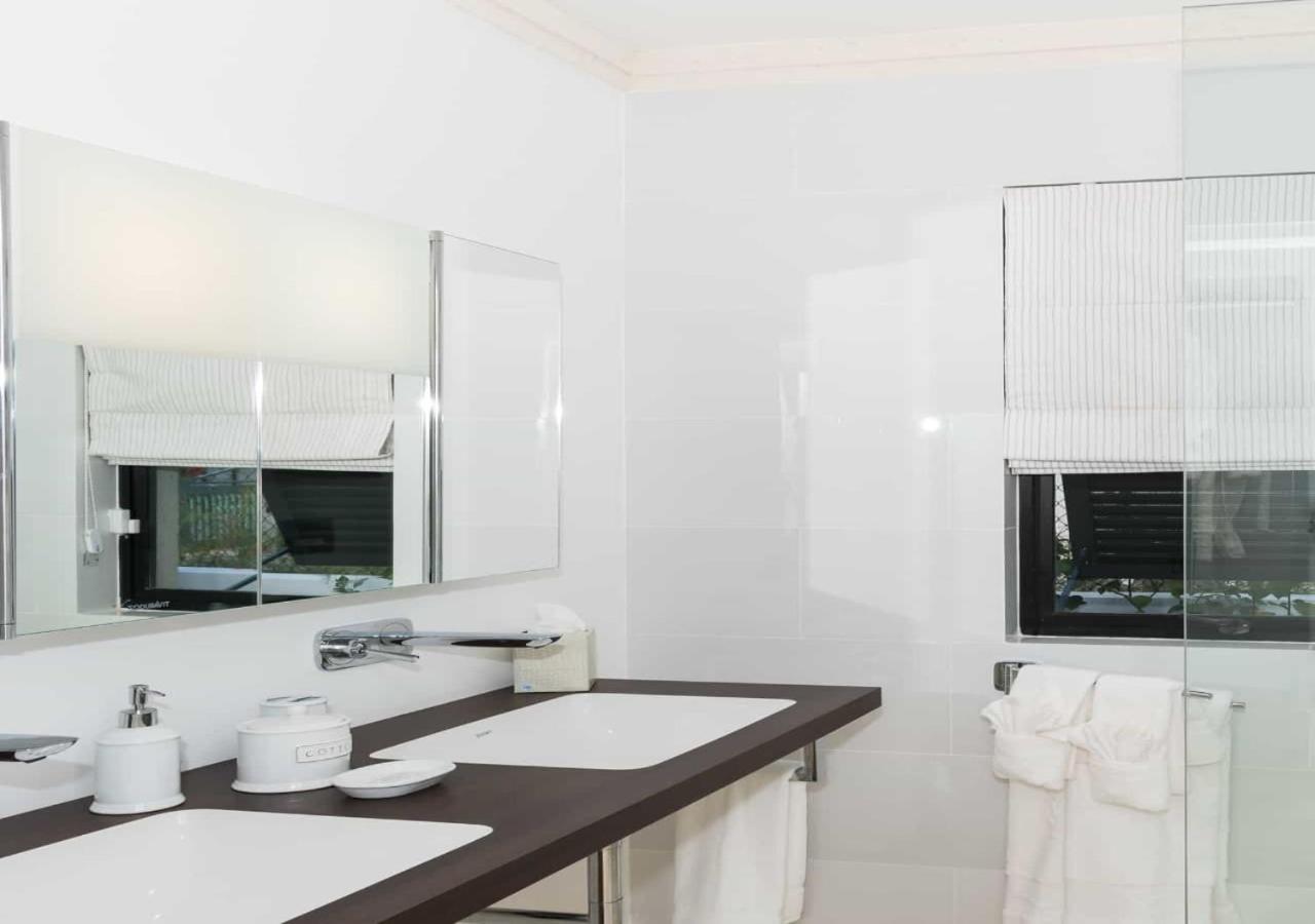 Mirador Barbados By Mc Luxury Rentals Saint James Bagian luar foto